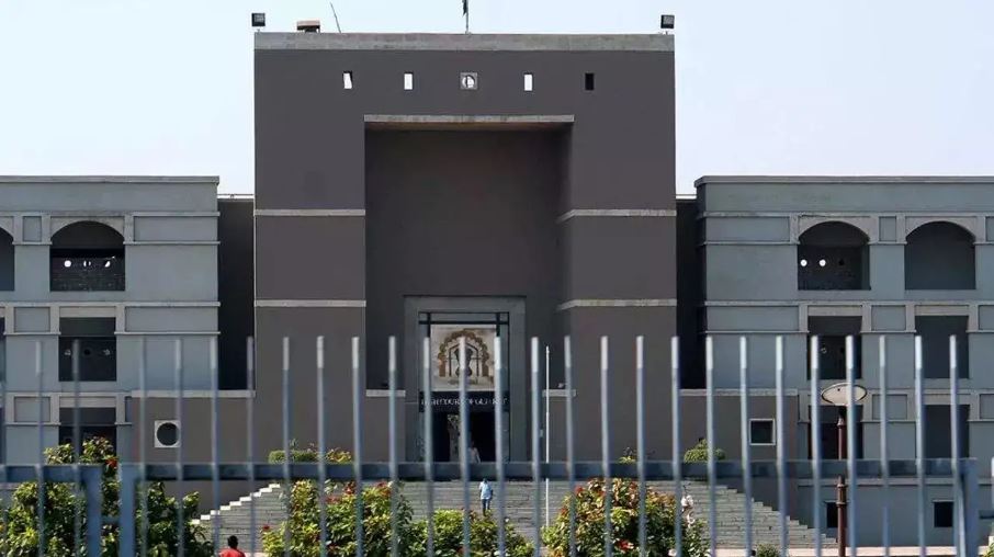 अहमदाबाद में चंदोला लेक इलाके में बुलडोजर एक्शन पर रोक लगाने से हाई कोर्ट ने किया इनकार