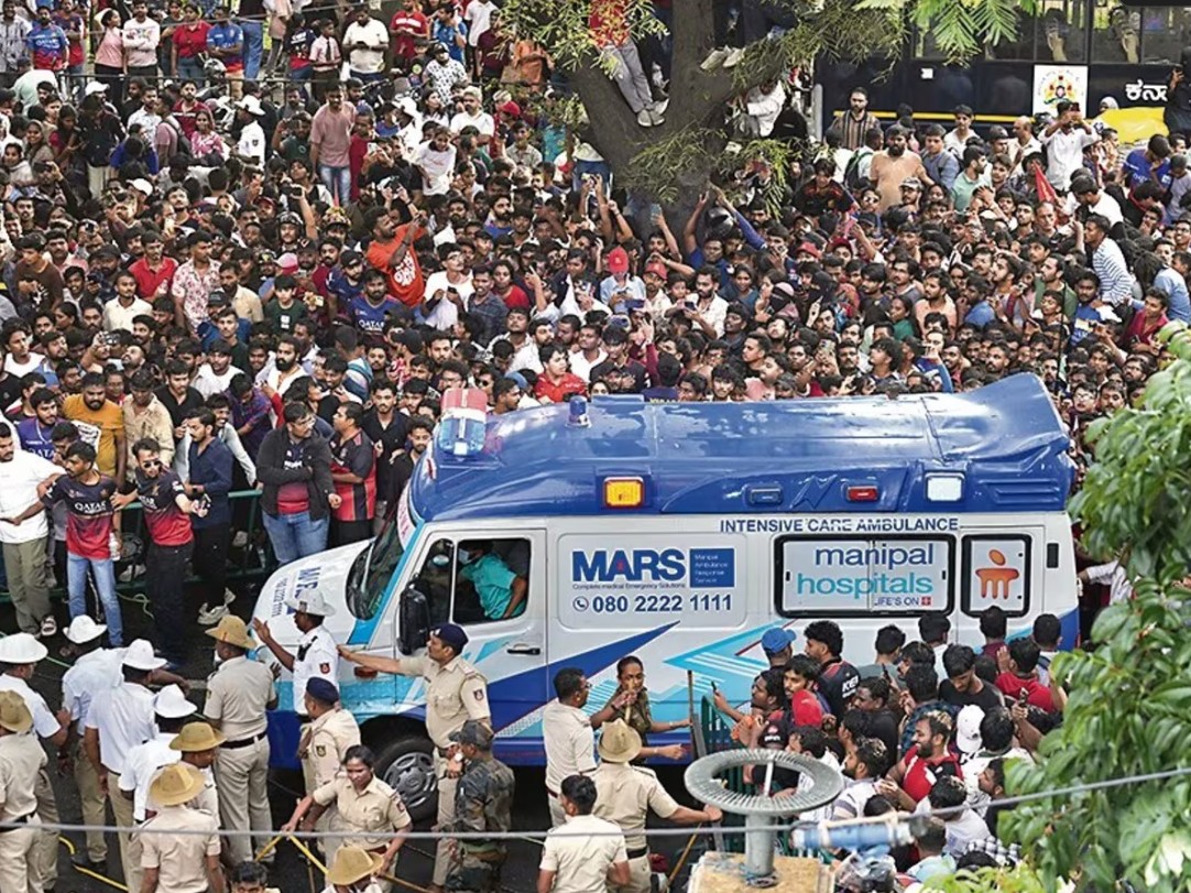 बेंगलुरु भगदड़- RCB ऑफिसर एयरपोर्ट से गिरफ्तार:इवेंट कंपनी के 3 अधिकारी हिरासत में