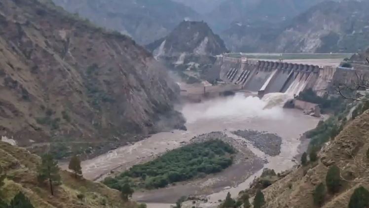 बगलिहार और सलाल डैम के कई गेट खुले, चिनाब नदी से छोड़ा गया पानी