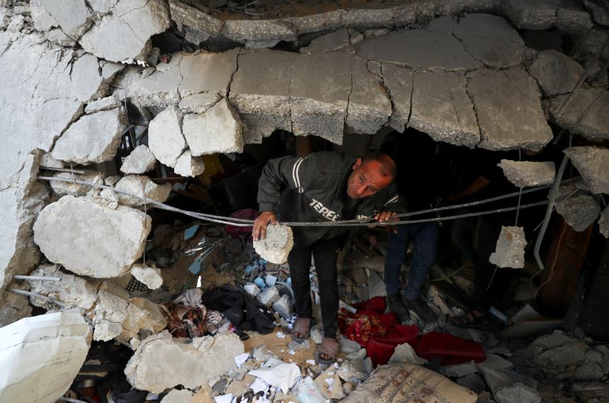 इजराइल ने 15 मेडिकलकर्मियों की हत्या को पेशेवर चूक माना