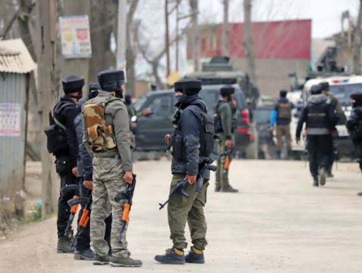 जम्मू-कश्मीर के त्राल में जैश के 3 आतंकी ढेर:इनमें टॉप कमांडर भी शामिल