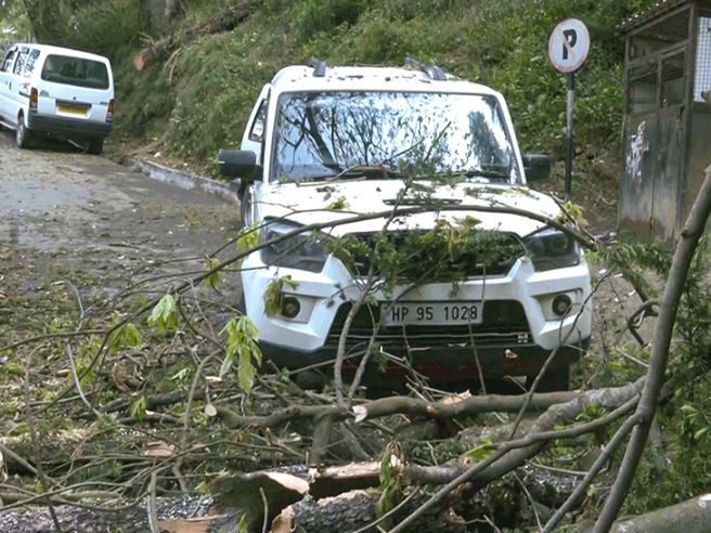 24 राज्यों में आंधी-बारिश का अलर्ट:हिमाचल में 60-80kmph की रफ्तार से हवा चली