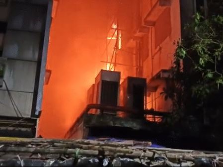 कोलकाता के होटल में आग लगी, 14 की मौत:22 लोगों को बचाया