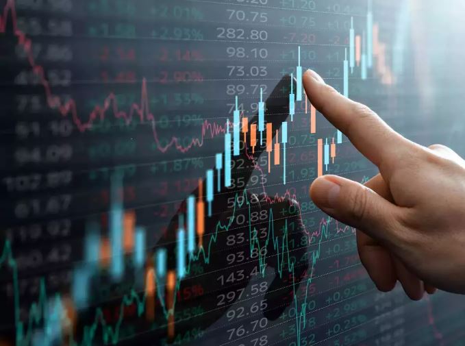 सेंसेक्स 322 अंक गिरकर 76,295 पर बंद