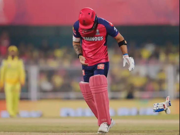 धोनी की लाइटनिंग स्टंपिंग से राणा आउट