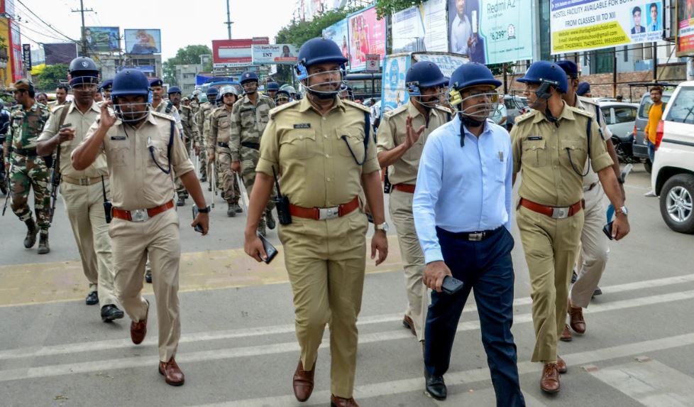 पहलगाम हमले के बाद दिल्ली-मुंबई और यूपी में हाई अलर्ट |