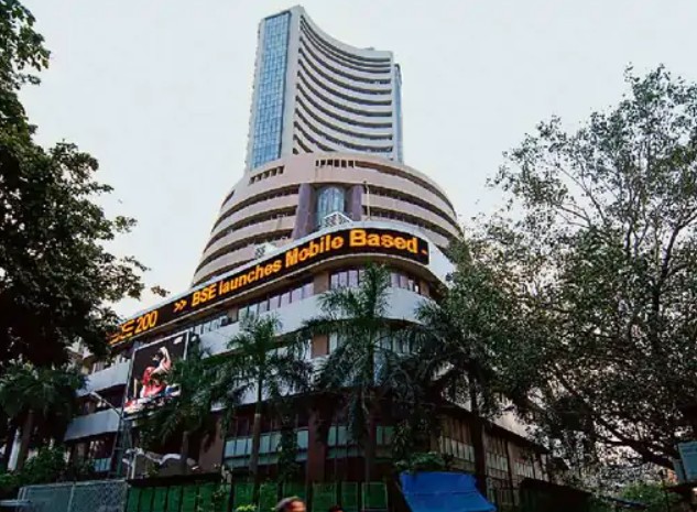 सेंसेक्स 321 अंक चढ़कर 81,633 पर बंद:निफ्टी में 81 अंक की तेजी