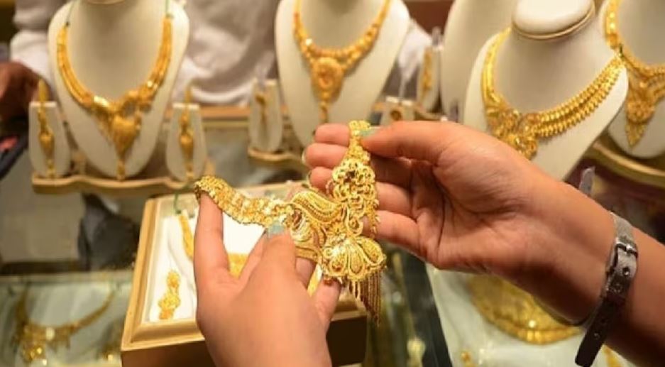 आज सोने के दाम में तेजी, चांदी सस्ती हुई