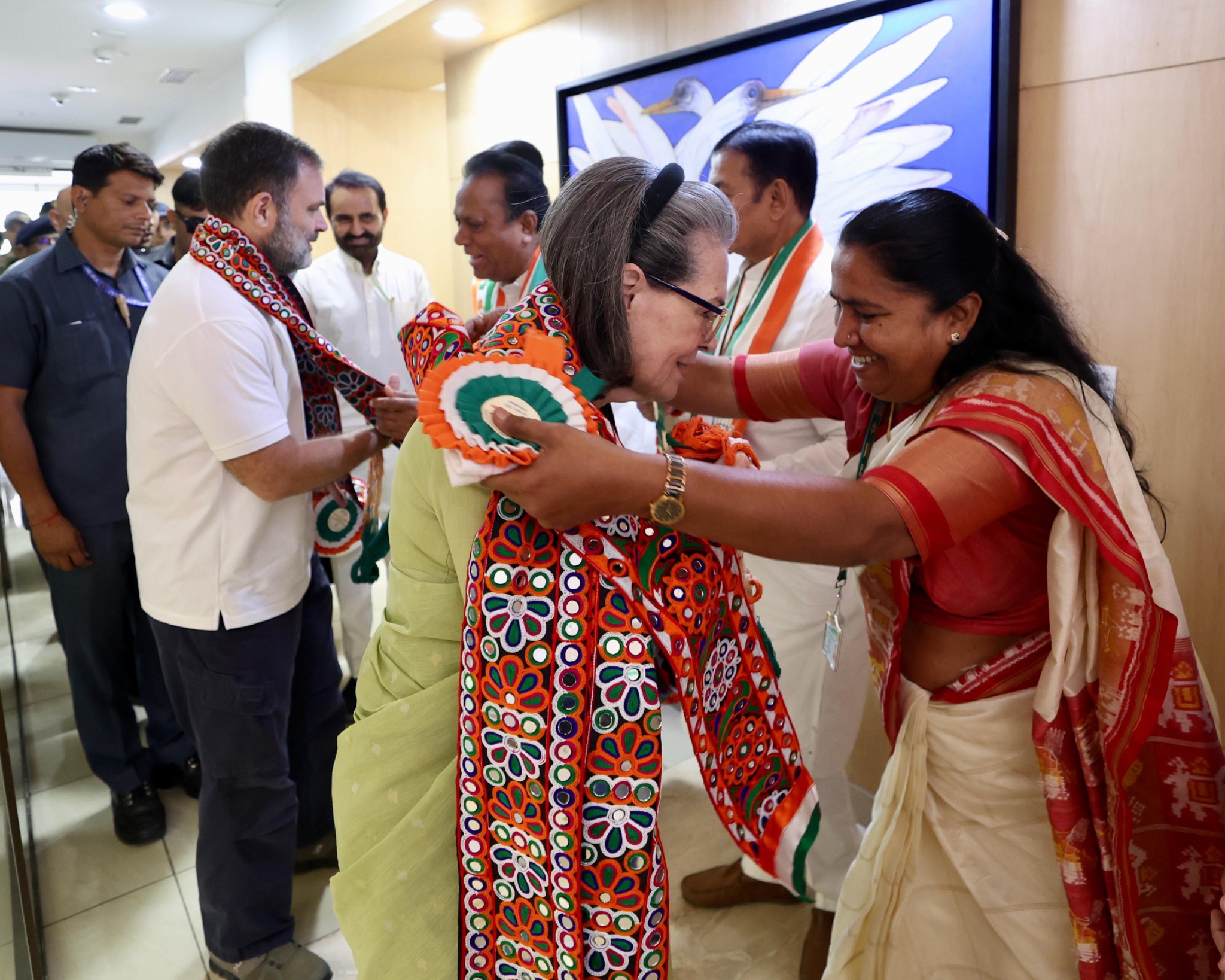 कांग्रेस का 84वां अधिवेशन, राहुल-सोनिया अहमदाबाद पहुंचे