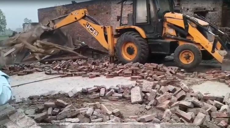 अवैध अतिक्रमण के खिलाफ योगी सरकार का एक्शन
