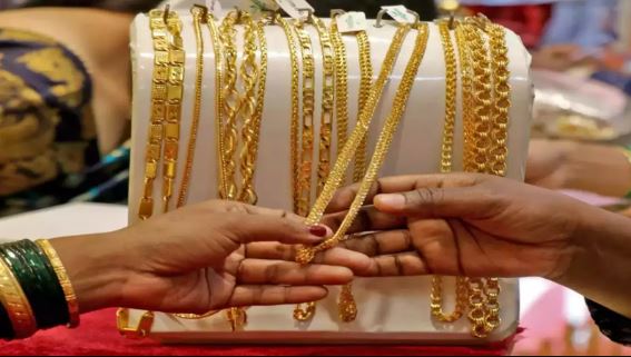 सोना ऑलटाइम हाई पर, चांदी में गिरावट:91,205 रुपए पर पहुंचा सोना